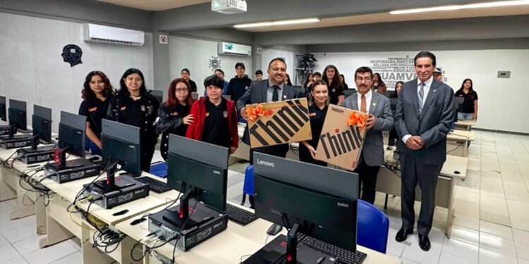 Equipa UAT centros de cómputo en Reynosa y Valle Hermoso