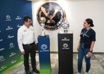 Recibe rector Anaya Tour del Trofeo de la Liga Premier Mx