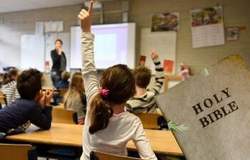 IMPONEN LOS 10 MANDAMIENTOS Controversia en Texas por educación religiosa