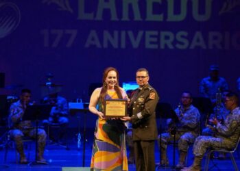 CONCIERTO DE GALA Conquista Ejército con su música en aniversario de NLD
