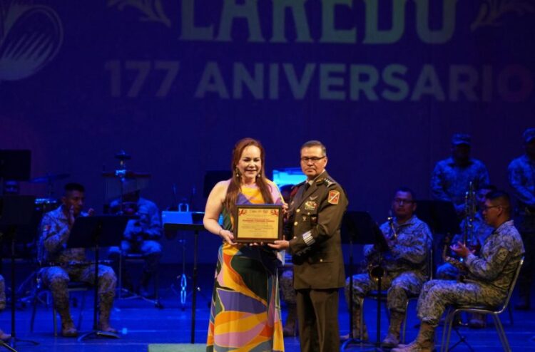 CONCIERTO DE GALA Conquista Ejército con su música en aniversario de NLD