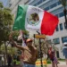 Bandera mexicana en protestas divide a Los Ángeles