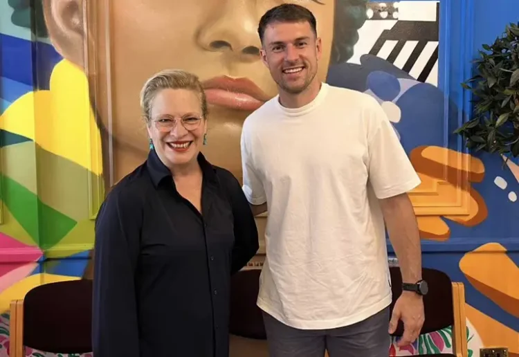 Aaron Ramsey aterriza en Pumas con bienvenida diplomática