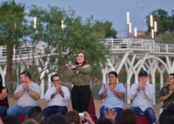 CARMEN LILIA CANTUROSAS Inaugura el puente peatonal en El Laguito