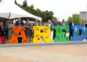 Laredo estrena letras monumentales en Puente I