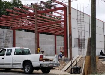 Menos cruces a Texas, más ventas en casa