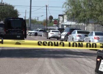 SOSPECHAN FUE SOBREDOSIS Hombre colapsa en vía pública y muere