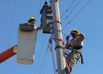 PREOCUPAN A LA CFE Sobrecargas por calor y uso de aires acondicionados