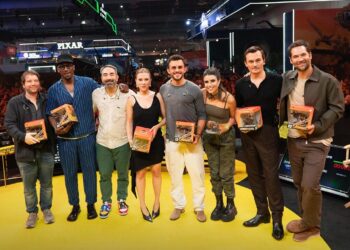 PEDRO PASCAL Y SCARLETT JOHANSSON Viven épico momento en CCXP MX 2025