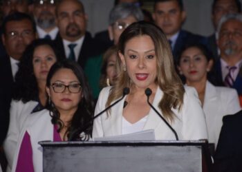 HACE HISTORIA Tania Contreras recibe constancia como magistrada presidenta electa del STJT