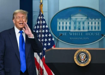 CORTE SUPREMA LO PERMITE Trump termina ciudadanía de hijos migrantes en EU