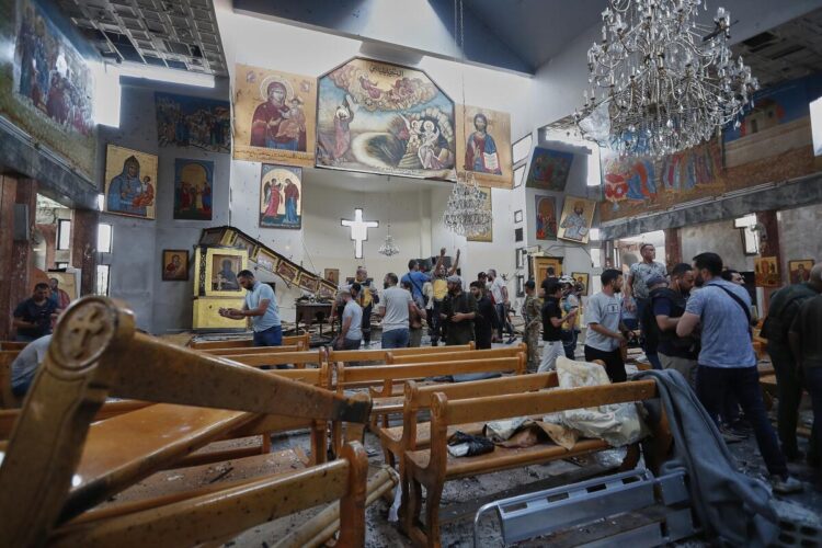SUICIDA DEJA 20 MUERTOS Detona explosivo en iglesia en Siria