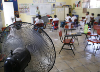 Calor colapsa escuelas; CREDE confirma más afectaciones