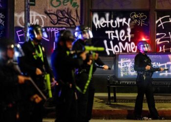 GOBERNADOR DE CALIFORNIA Demanda a Trump por despliegue de tropas