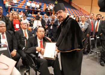 Reconoce UAT vocación y trayectoria académica de sus docentes