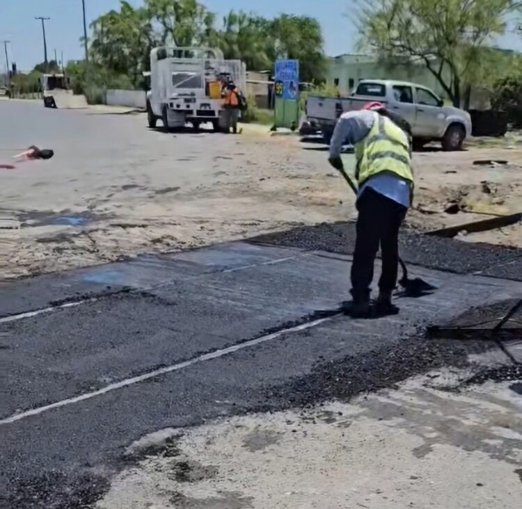 Atienden quejas y reparan paso sobre vías del tren