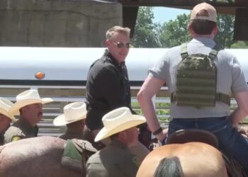 VISITA LAREDO Rodney Scott supervisa la frontera en Texas