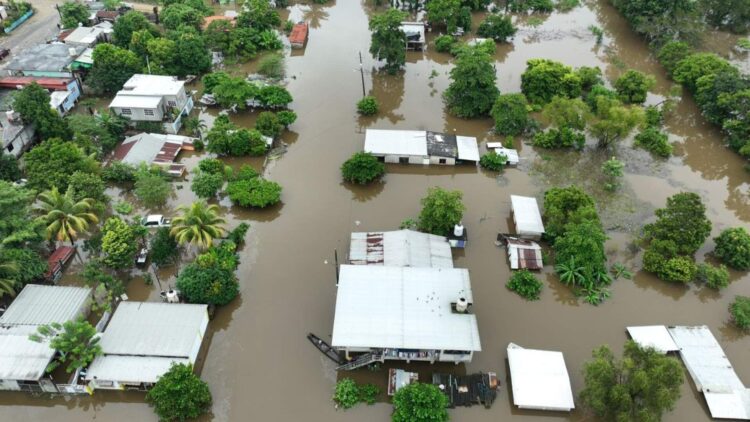 SORPRENDE A RESIDENTES Emergencia en Laredo por fuerte tormenta