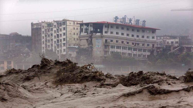 HAY 36 MUERTOS Tormentas e inundaciones causan tragedia en Beijing