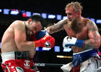 Defienden a Chávez Jr tras su derrota con Jake Paul