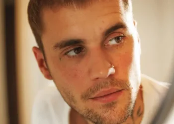 Justin Bieber sorprende a sus fans con ‘Swag’, su séptimo álbum de estudio