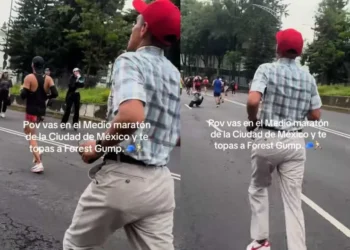 Forrest Gump corre en el Medio Maratón CDMX 2025 y se vuelve viral