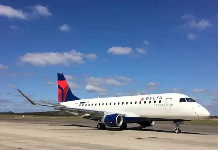 Delta evita colisión con bombardero en pleno vuelo