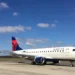 Delta evita colisión con bombardero en pleno vuelo