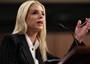“HACEN EL TRABAJO SUCIO” Pam Bondi culpa a los migrantes de narcotráfico