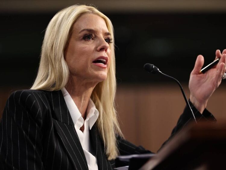 “HACEN EL TRABAJO SUCIO” Pam Bondi culpa a los migrantes de narcotráfico