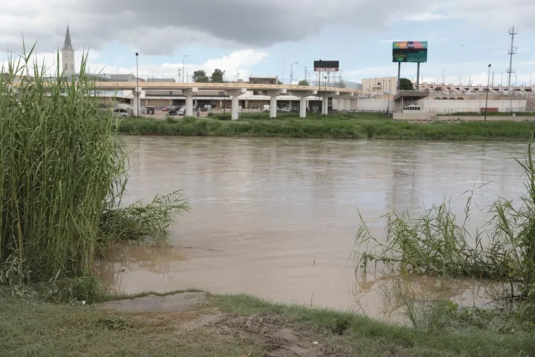 PIDEN NO ACERCARSE Alerta por creciente en el Río Bravo
