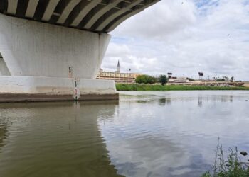 Piden no ingresar al río por creciente