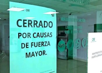 PARO EN CFE Sin uniforme y sin chamba
