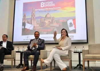 REFUERZA LIDERAZGO BINACIONAL Expone Carmen Lilia visión fronteriza en el foro global