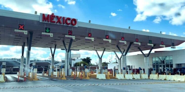 LETARGO EN CRUCE Colapsa Puente II del lado mexicano