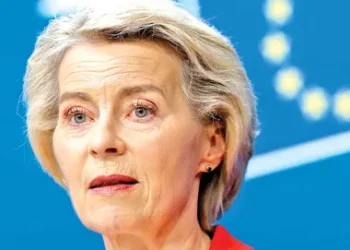 UE advierte represalias ante nuevos aranceles de Trump mientras Macron exige firmeza