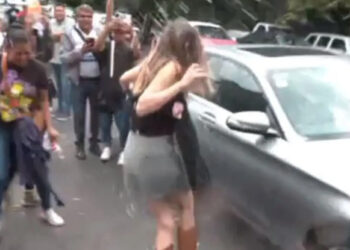 Atacan a “Lady Racista” tras audiencia en CDMX