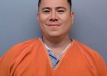 Arrestan a alguacil de Webb por manejar bajo intoxicación