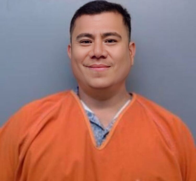 Arrestan a alguacil de Webb por manejar bajo intoxicación