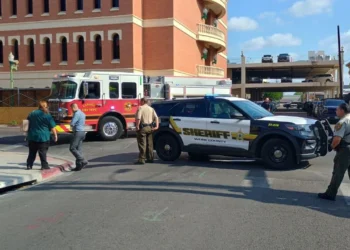 EN LAREDO, TEXAS Alertan sobre bomba en tribunal de Webb