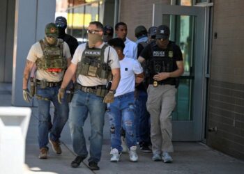 ICE, CON SEIS HORAS DE AVISO Deportará inmigrantes a países distintos del suyo