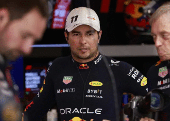 Checo Pérez enciende rumores con campaña que sugiere un nuevo comienzo