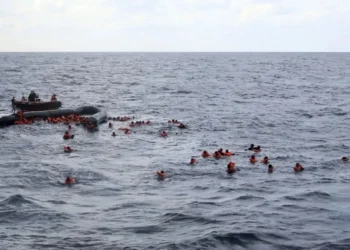 17 RESCATADOS Y UN MUERTO Migrantes naufragan rumbo a Puerto Rico