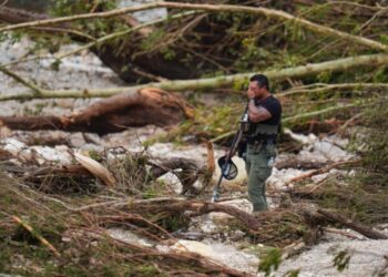 SUMAN 78 MUERTOS Trump declara emergencia por inundaciones en Texas
