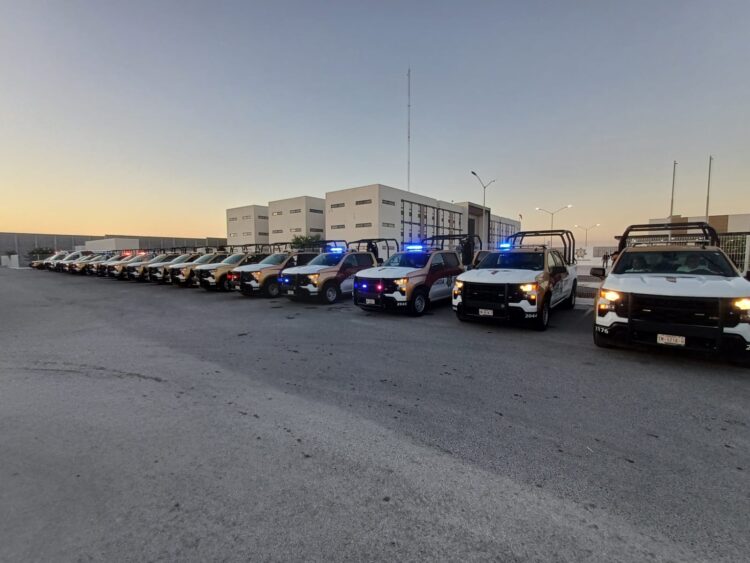 Recibe NLD patrullas, ambulancia y van