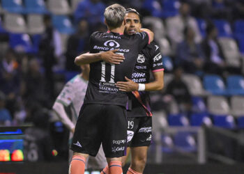 Puebla consigue su primera victoria del torneo ante Santos