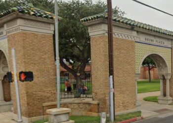 DESCARTAN VIOLENCIA Localizan sin vida a mujer en Plaza Bruni