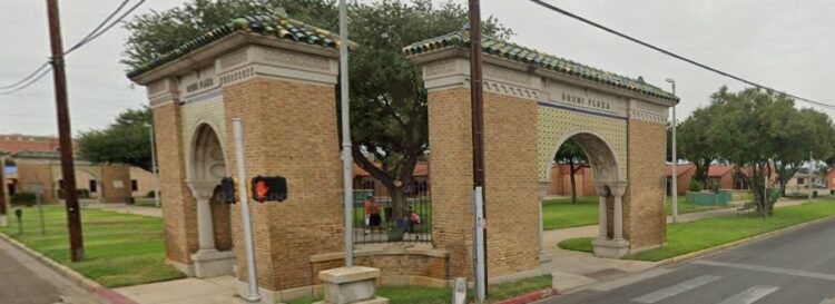 DESCARTAN VIOLENCIA Localizan sin vida a mujer en Plaza Bruni