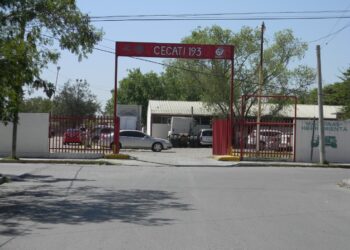 Ofrecen curso de inglés a operadores de tractocamión