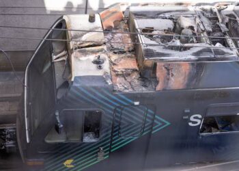 Se incendia tren ligero en Dallas; evacuan a 40 personas